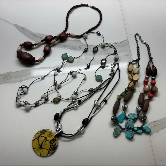 Lot of Beaded Jewelry - Picture 2 of 6